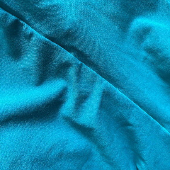 Speedo Enduarnace + shirred turquoise one piece swimsuit. Size 10 - Picture 9 of 10